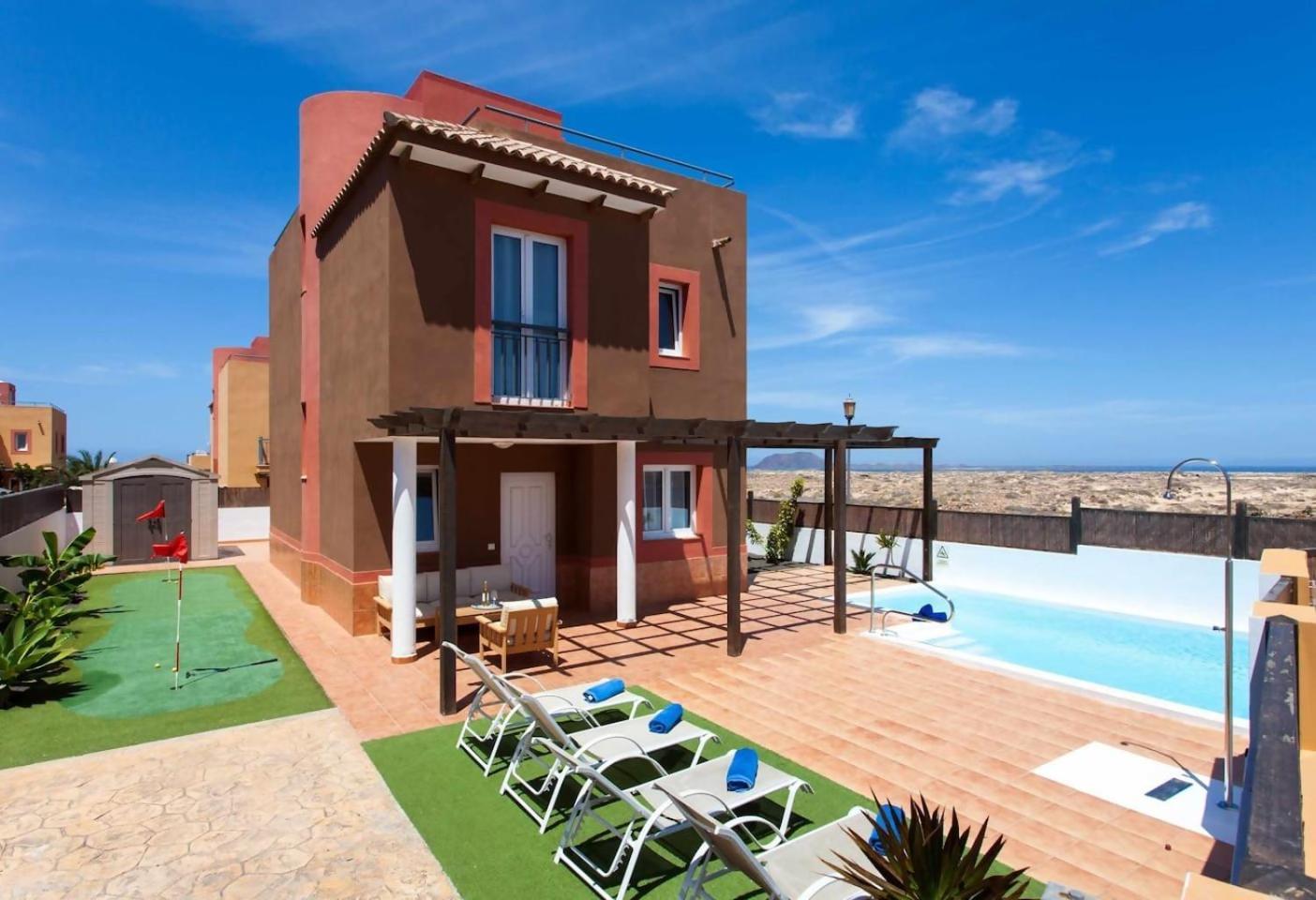 Emma Private Pool Wifi Fibra Minigolf Vil·la *
